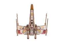 Laden Sie das Bild in den Galerie-Viewer, X-Wing Starfighter von Luke Skywalker™