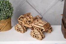 Load image into Gallery viewer, Geländefahrzeug mit Kettenantrieb