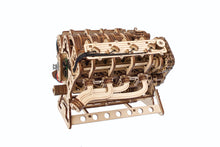 Laden Sie das Bild in den Galerie-Viewer, V8-Motor
