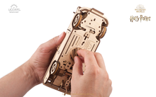 Load image into Gallery viewer, Fliegender Ford Anglia™ | Harry Potter