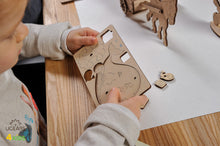 Laden Sie das Bild in den Galerie-Viewer, Walbaby