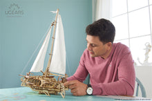 Laden Sie das Bild in den Galerie-Viewer, TRIMARAN MERIHOBUS