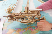 Laden Sie das Bild in den Galerie-Viewer, TRIMARAN MERIHOBUS