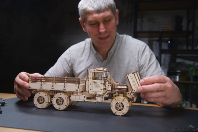 CARGO TRUCK