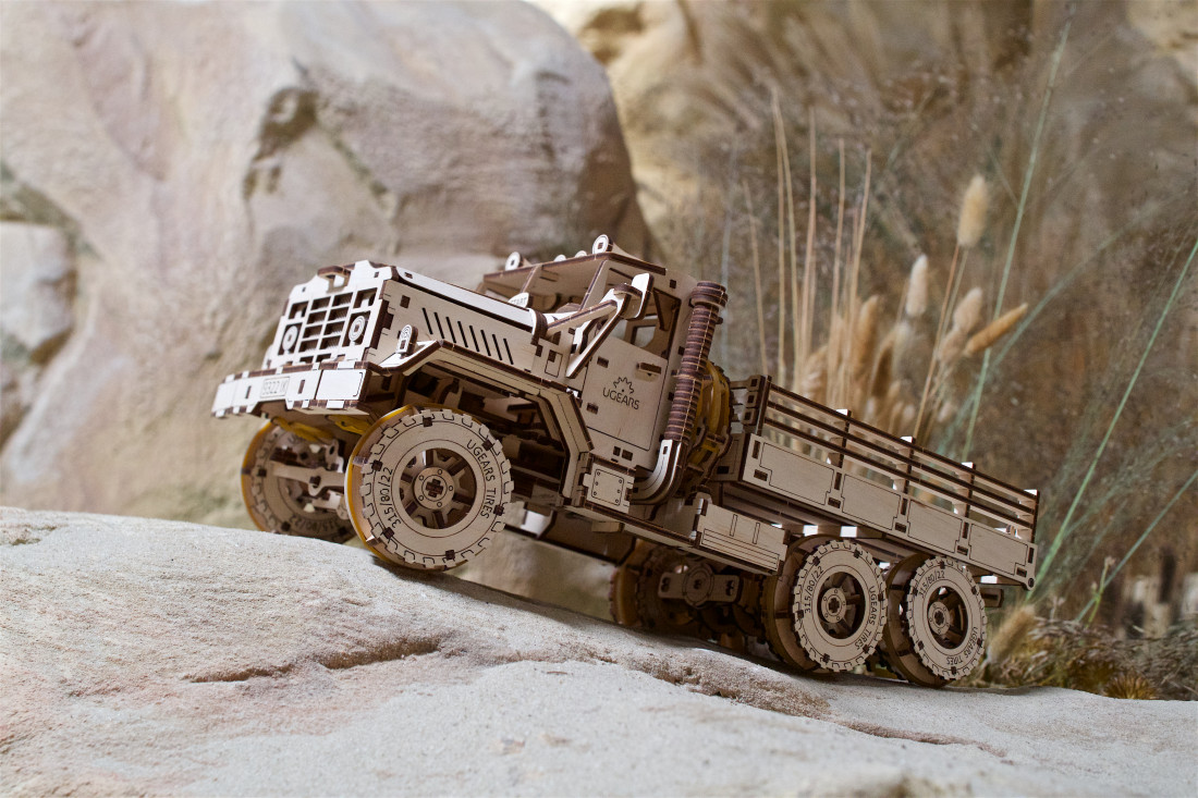 CARGO TRUCK