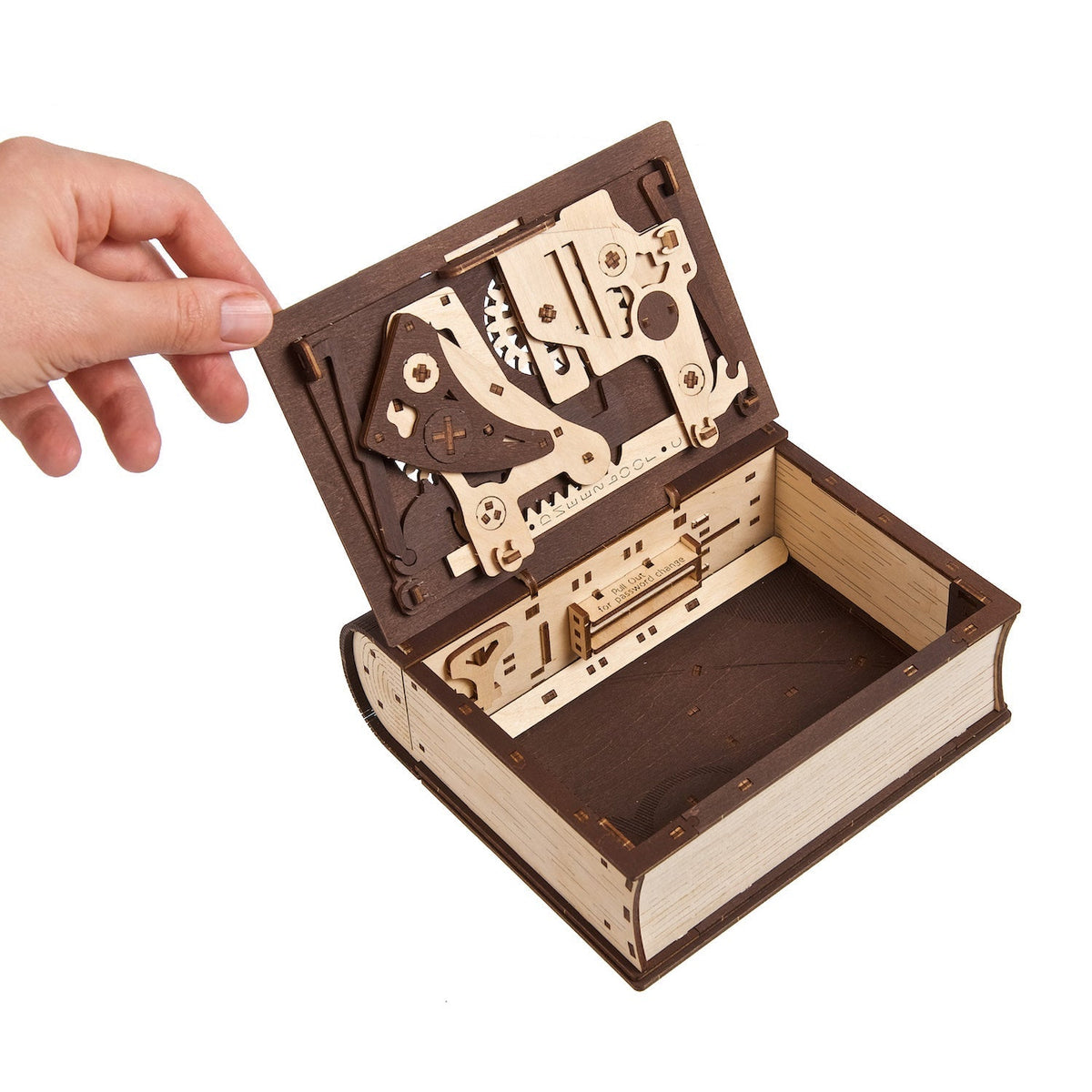 Buch der Geheimnisse – in der Hand