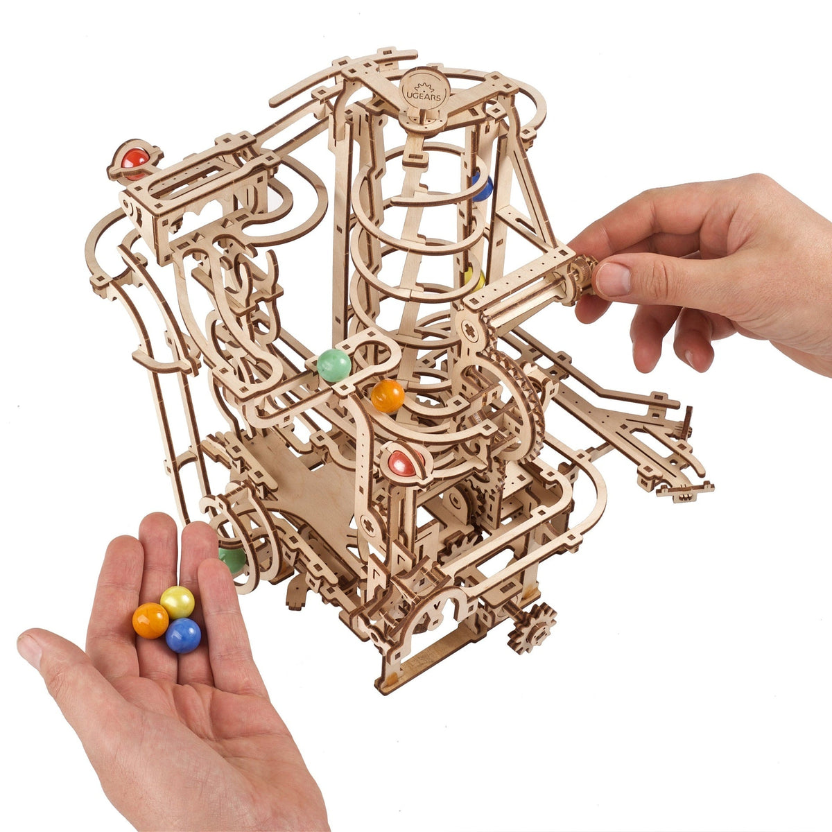 Murmelbahn mit Spiralaufzug – in der Hand