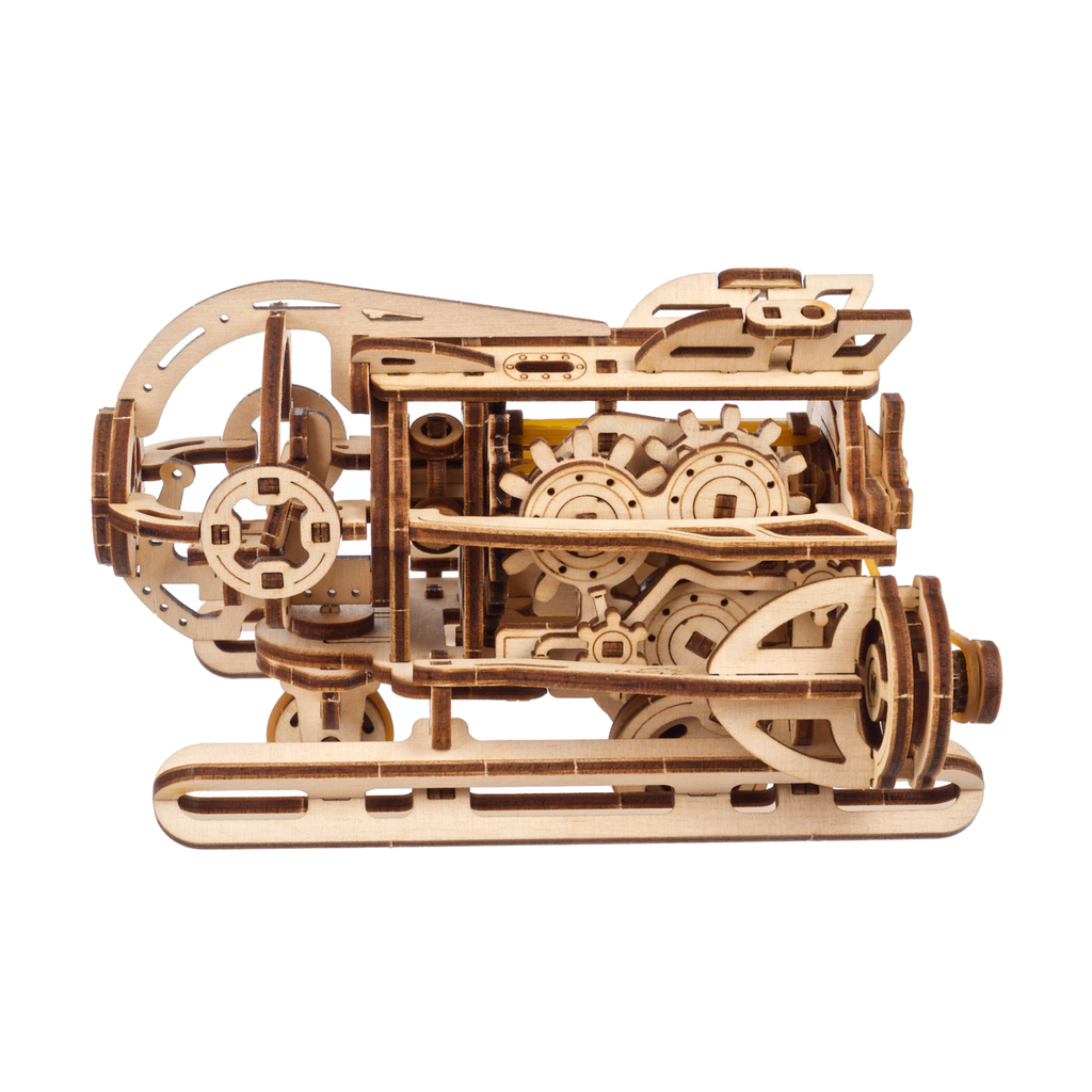 Steampunk U-Boot aus Holz mit Propeller und Kufen