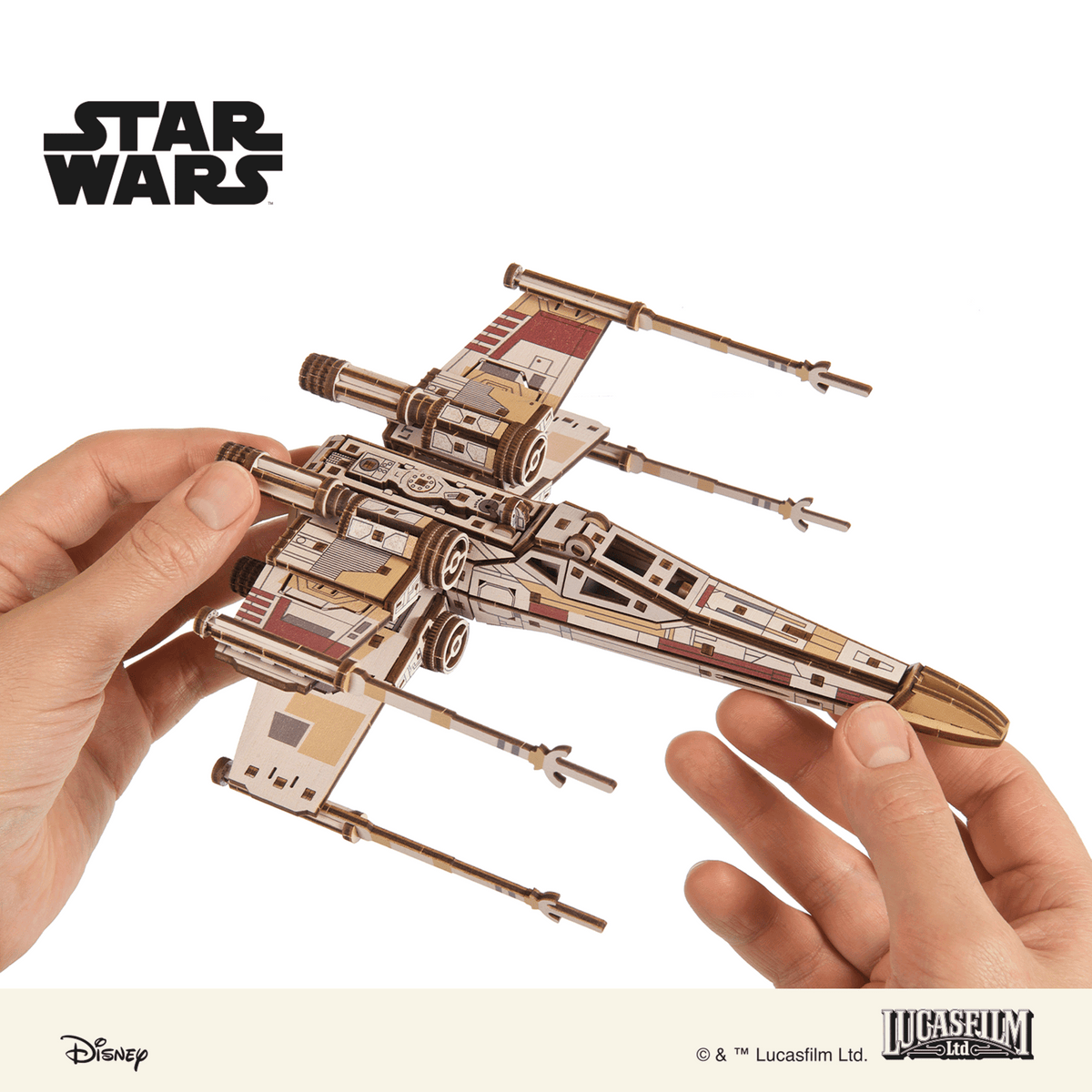 X-Wing Starfighter von Luke Skywalker™ – in der Hand