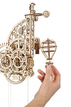 Load image into Gallery viewer, AERO UHR &quot;Wanduhr mit Pendel&quot;
