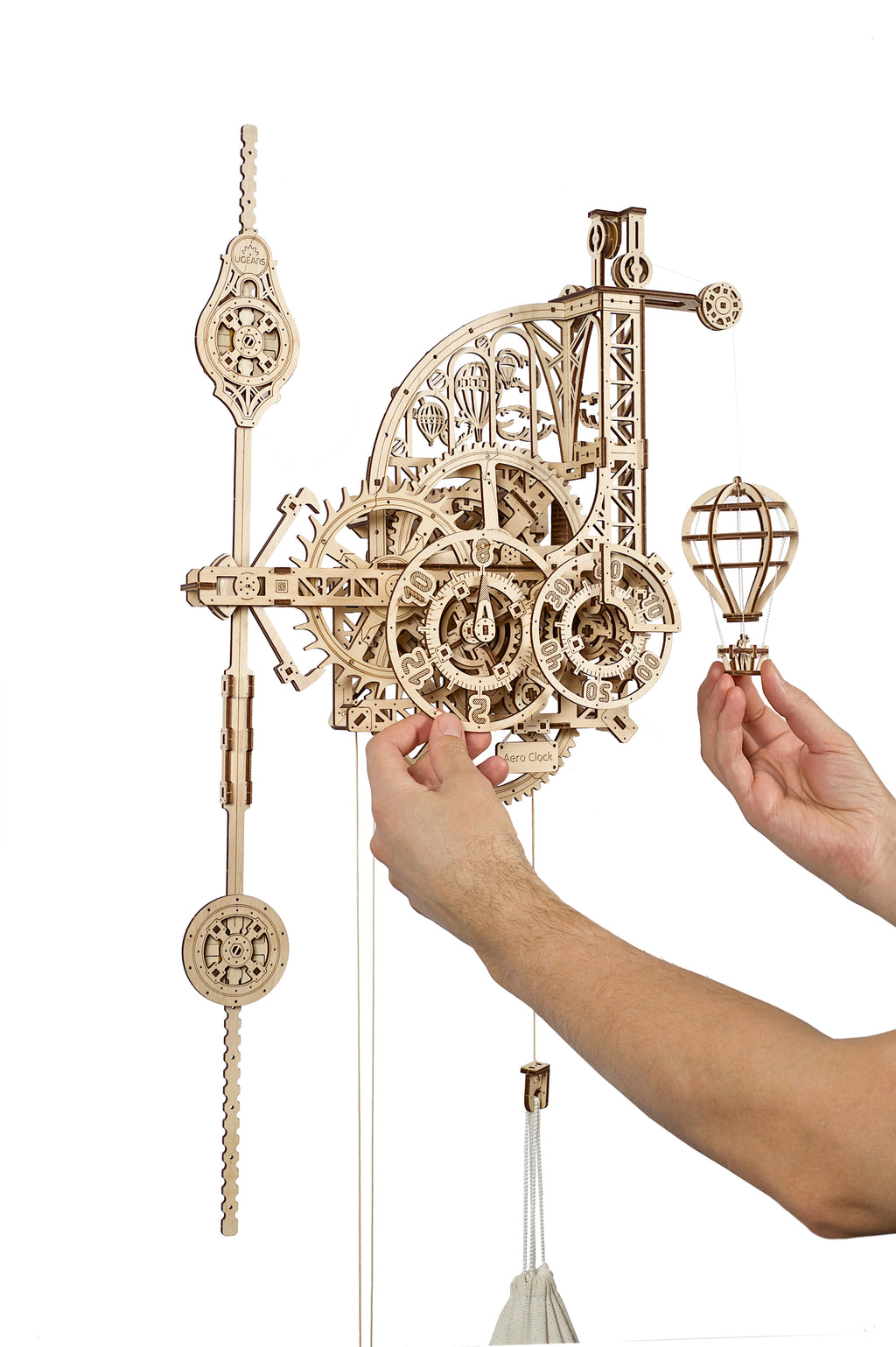 Aero-Uhr „Wanduhr mit Pendel“