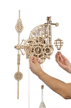 Load image into Gallery viewer, AERO UHR &quot;Wanduhr mit Pendel&quot;
