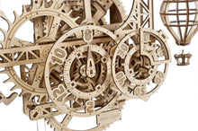 Load image into Gallery viewer, AERO UHR &quot;Wanduhr mit Pendel&quot;
