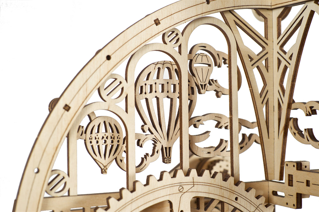 Aero-Uhr „Wanduhr mit Pendel“