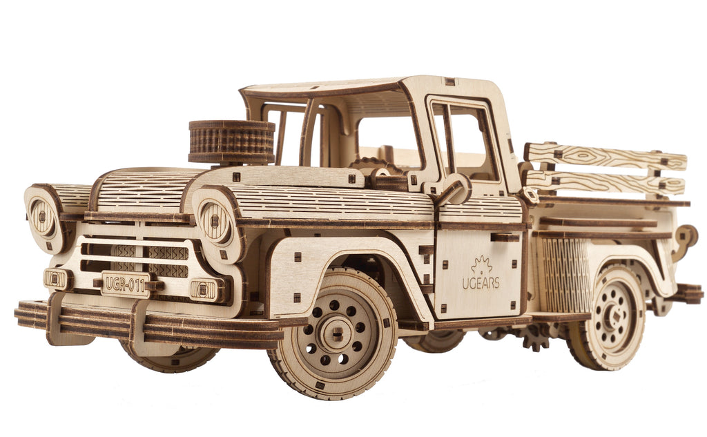 Pick-up Lumberjack aus Holz, Seitenansicht mit Ladefläche