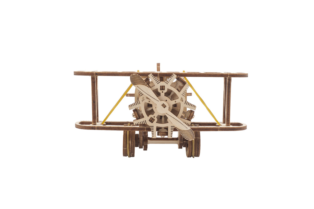 Mini-Doppeldecker aus Holz, Vorderansicht mit Propeller