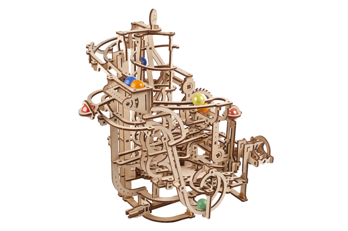 Murmelbahn mit Spiralaufzug