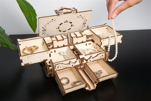ANTIQUE BOX