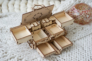 ANTIQUE BOX
