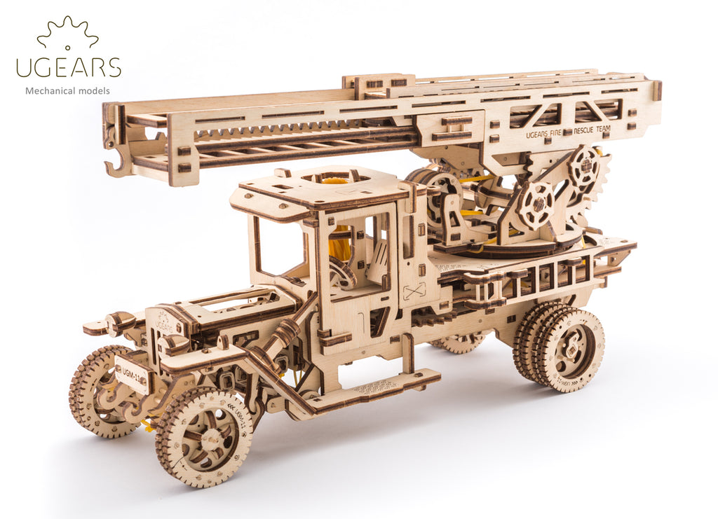 UGEARS Feuerwehr-Drehleiter – aufgebautes Holzmodell