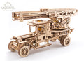 UGEARS Feuerwehr-Drehleiter – aufgebautes Holzmodell