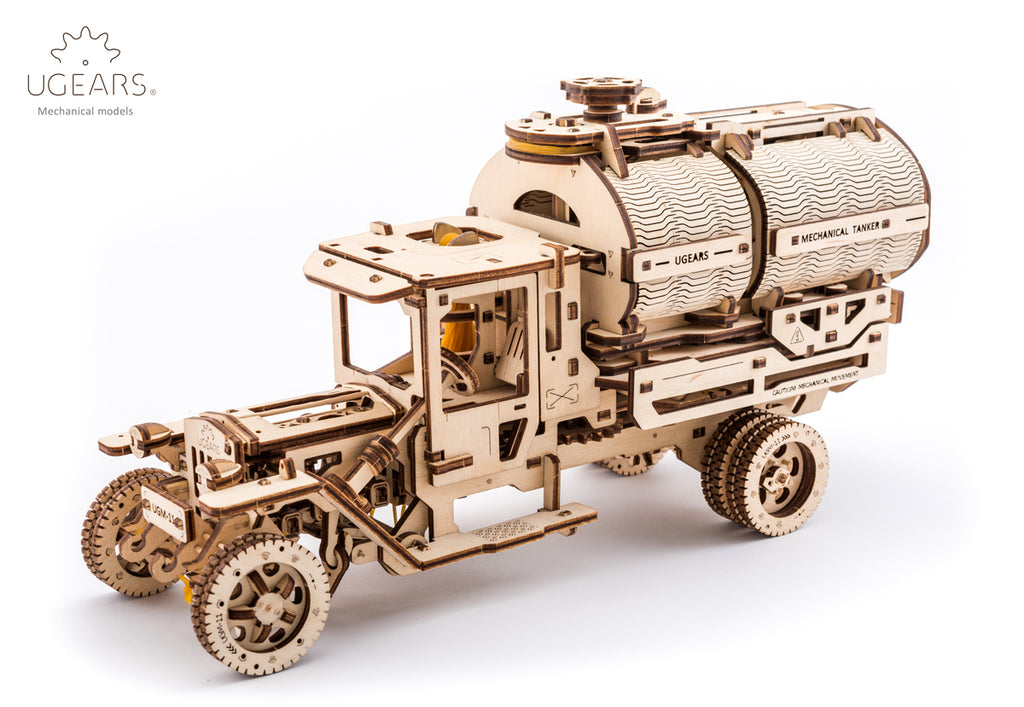 UGEARS LKW-Tankwagen – aufgebautes Holzmodell