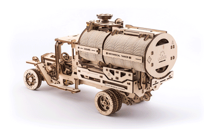 LKW -TANKWAGEN - aufgebautes Modell