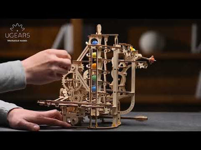 Murmelbahn mit Spiralaufzug